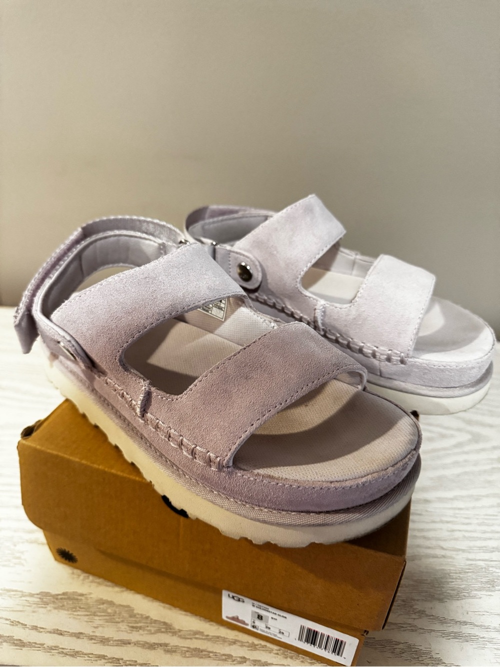 UGG Goldenstar Glide Sandals Bay Fog Color Size 8 EUC with box